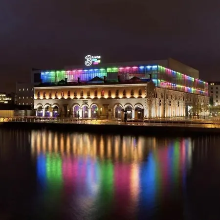 Modern Centre *